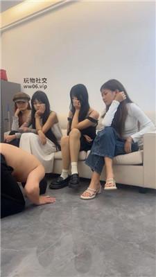 白鹭4S轮流虐-转胯踩踏/坐脸窒息/舔脏鞋白袜/踢裆 bf47330