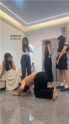 白鹭4S轮流虐-转胯踩踏/坐脸窒息/舔脏鞋白袜/踢裆 bf47330