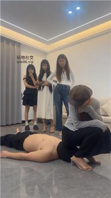 白鹭4S轮流虐-转胯踩踏/坐脸窒息/舔脏鞋白袜/踢裆 bf47330