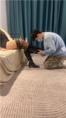 【爱秀套图】【南京斯斯】奶狗跪舔长靴黑丝/踩踏bf47328