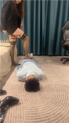 南京斯斯奶狗跪舔长靴黑丝/踩踏 bf47328