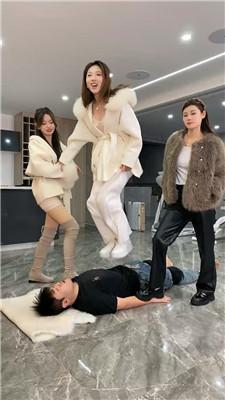 麋鹿银儿超颜值3S-踩头踢踹天花板-靴子小白鞋 bf47325