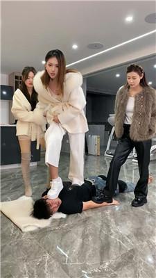 麋鹿银儿超颜值3S-踩头踢踹天花板-靴子小白鞋 bf47325