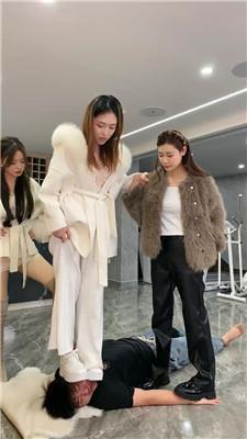 麋鹿银儿超颜值3S-踩头踢踹天花板-靴子小白鞋 bf47325