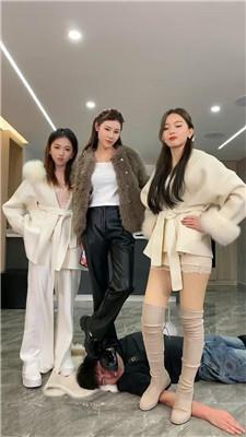 麋鹿银儿超颜值3S-踩头踢踹天花板-靴子小白鞋 bf47325