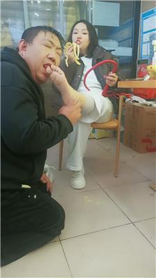 乐爷餐厅公开处刑乞丐奴 JS241123-17