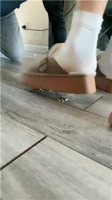 Esse殿下桌底视角-脏鞋白袜踩踏喂食 bf47310