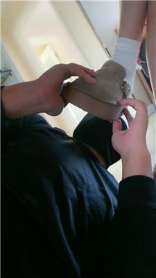 Esse殿下桌底视角-脏鞋白袜踩踏喂食 bf47310