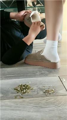 Esse殿下桌底视角-脏鞋白袜踩踏喂食 bf47310