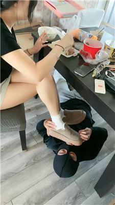 Esse殿下桌底视角-脏鞋白袜踩踏喂食 bf47310