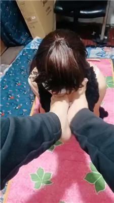 伪娘和人妻赏赐变装奴喝圣水舔臭脚 JS241123-4