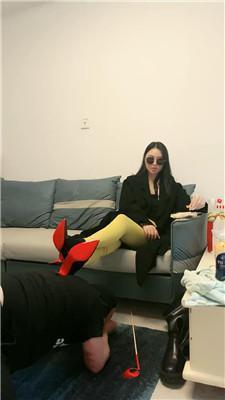 绯闻王妃舔脏鞋底超臭白袜/高跟碾压踩/藤条狠抽 bf47449