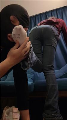 亚兮闻舔超臭白棉袜/吐口水竖中指/脚插嘴 bf47475