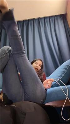 亚兮闻舔超臭白棉袜/吐口水竖中指/脚插嘴 bf47475