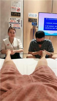 【爱秀套图】【乔伊】当着素人足疗师的面羞辱奴才bf47473