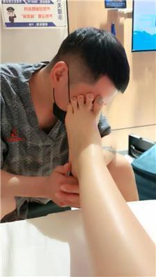 乔伊当着素人足疗师的面羞辱奴才 bf47473