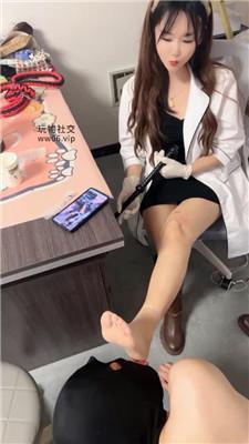 林夕跪舔脏长靴/鞭打/电击虐乳/赏赐圣水 bf47411