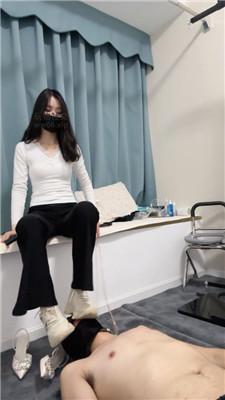 白栀囚禁狗笼/小白鞋踢踹/高跟踩踏/坐脸窒息虐乳 bf47428