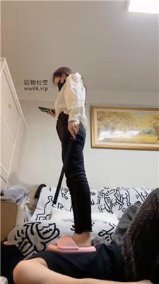 安安sama近距离吮吸脚趾-全体重踩踏 JS241125-22