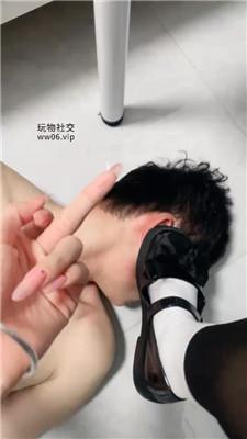 掉公主白袜黑丝捂臭脚碾压踩 JS241125-8