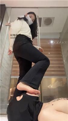 雪菲卫生间滴蜡/跪舔高跟黑丝/重度虐乳 bf47528