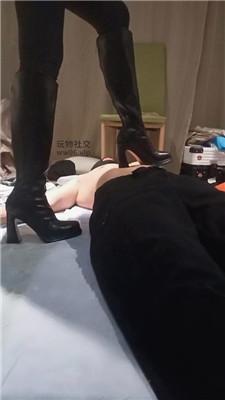 【爱秀套图】【羽唯姐姐】高跟靴子全体重踩踏/近距离恋足舔bf47516