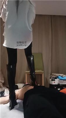 羽唯姐姐高跟靴子全体重踩踏/近距离恋足舔 bf47516