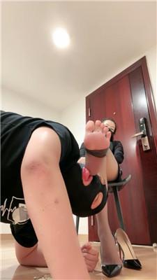 多多沉浸式-高跟碾压踩喂食 bf47519