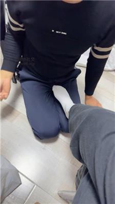 艾斯舔闻粉鞋白袜/强制闻鞋/脚下喂食/骑狗深蹲/马奴驯化 bf47514