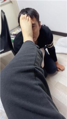 艾斯舔闻粉鞋白袜/强制闻鞋/脚下喂食/骑狗深蹲/马奴驯化 bf47514