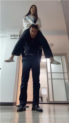 艾斯舔闻粉鞋白袜/强制闻鞋/脚下喂食/骑狗深蹲/马奴驯化 bf47514