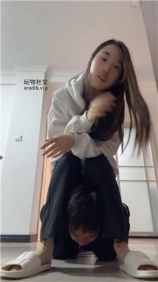 艾斯舔闻粉鞋白袜/强制闻鞋/脚下喂食/骑狗深蹲/马奴驯化 bf47514