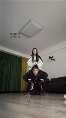 艾斯舔闻粉鞋白袜/强制闻鞋/脚下喂食/骑狗深蹲/马奴驯化 bf47514