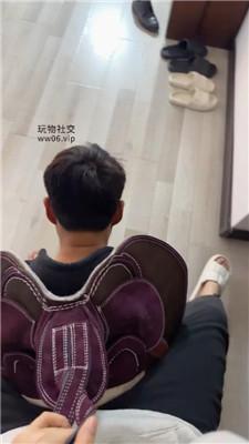 艾斯舔闻粉鞋白袜/强制闻鞋/脚下喂食/骑狗深蹲/马奴驯化 bf47514