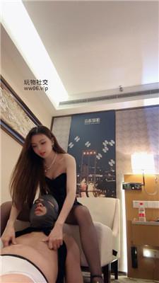 玉兔口水吐脏鞋舔/高跟踩踏/腿绞坐脸掐脖窒息 bf47506