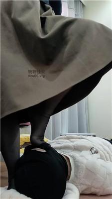 拽拽御姐S-黑丝美腿踩虐 JS241128-7