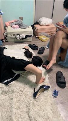 白兔女贱狗给主人洗脚舔鞋很听话 JS241128-12