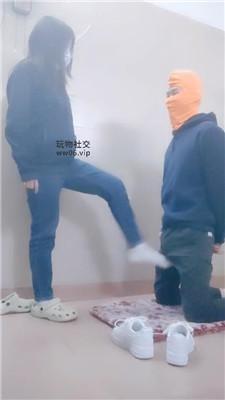 奇了怪了运动鞋白袜连环踢裆踩踏 JS241128-8