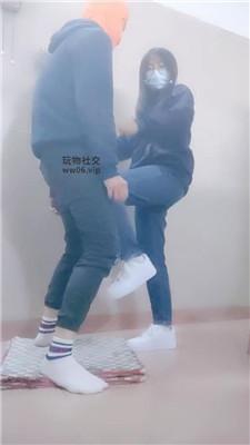 奇了怪了运动鞋白袜连环踢裆踩踏 JS241128-8