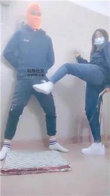 奇了怪了运动鞋白袜连环踢裆踩踏 JS241128-8