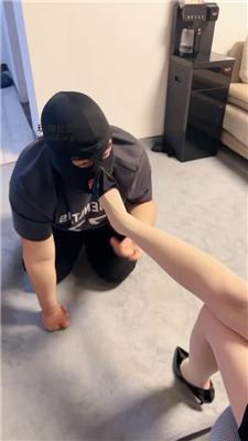 林夕暴揍跑骚奴-肉丝脚插嘴/鞭打/连环耳光 bf47509