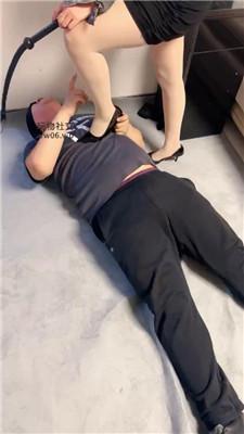 林夕暴揍跑骚奴-肉丝脚插嘴/鞭打/连环耳光 bf47509