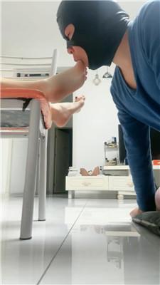 蜜糖近距离裸足狂舔 JS241201-11