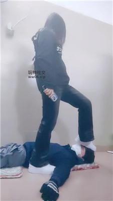 奇了怪了胯下羞辱-下跪闻小白鞋棉袜 JS241201-15