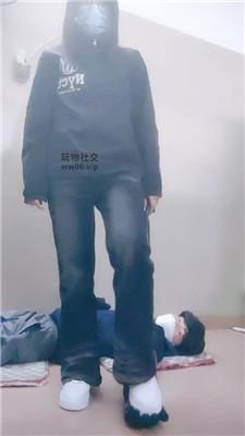 奇了怪了胯下羞辱-下跪闻小白鞋棉袜 JS241201-15