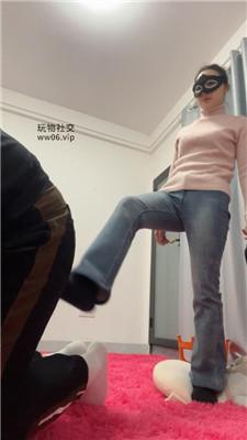 姗姗黑棉袜踩虐/鞭打 JS241130-3