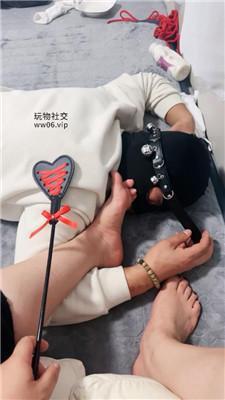 【爱秀套图】【恩恩女神】舔酸奶玉足/赏赐狗舌舔圣水JS241130-6