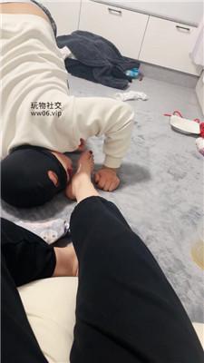 恩恩女神舔酸奶玉足/赏赐狗舌舔圣水 JS241130-6