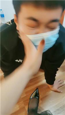 【爱秀套图】【大庆S】高跟黑丝踩虐脚下奴【完整版】JS241129-39