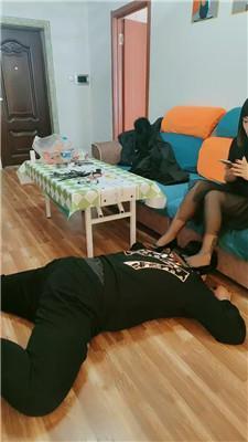 大庆S高跟黑丝踩虐脚下奴完整版JS241129-39